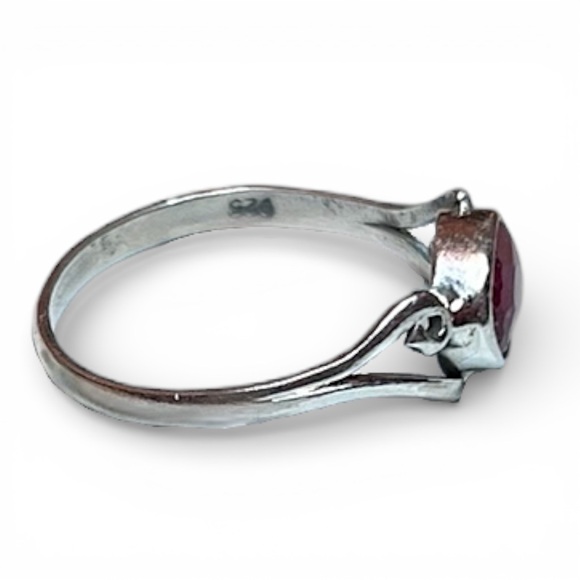 Elegant Sterling Silver Genuine Ruby Gemstone Ring Size 7.5 - Picture 5 of 9